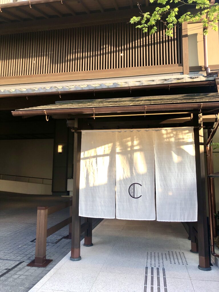 セレスティン京都祇園エントランス