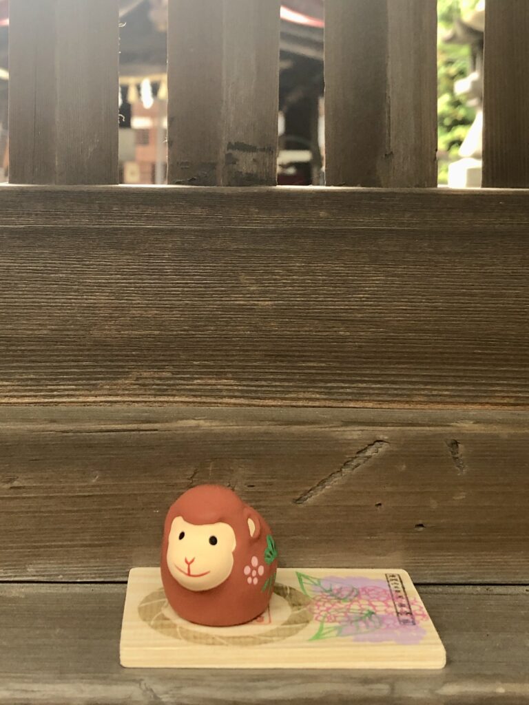 日吉神社のお申おみくじ台座